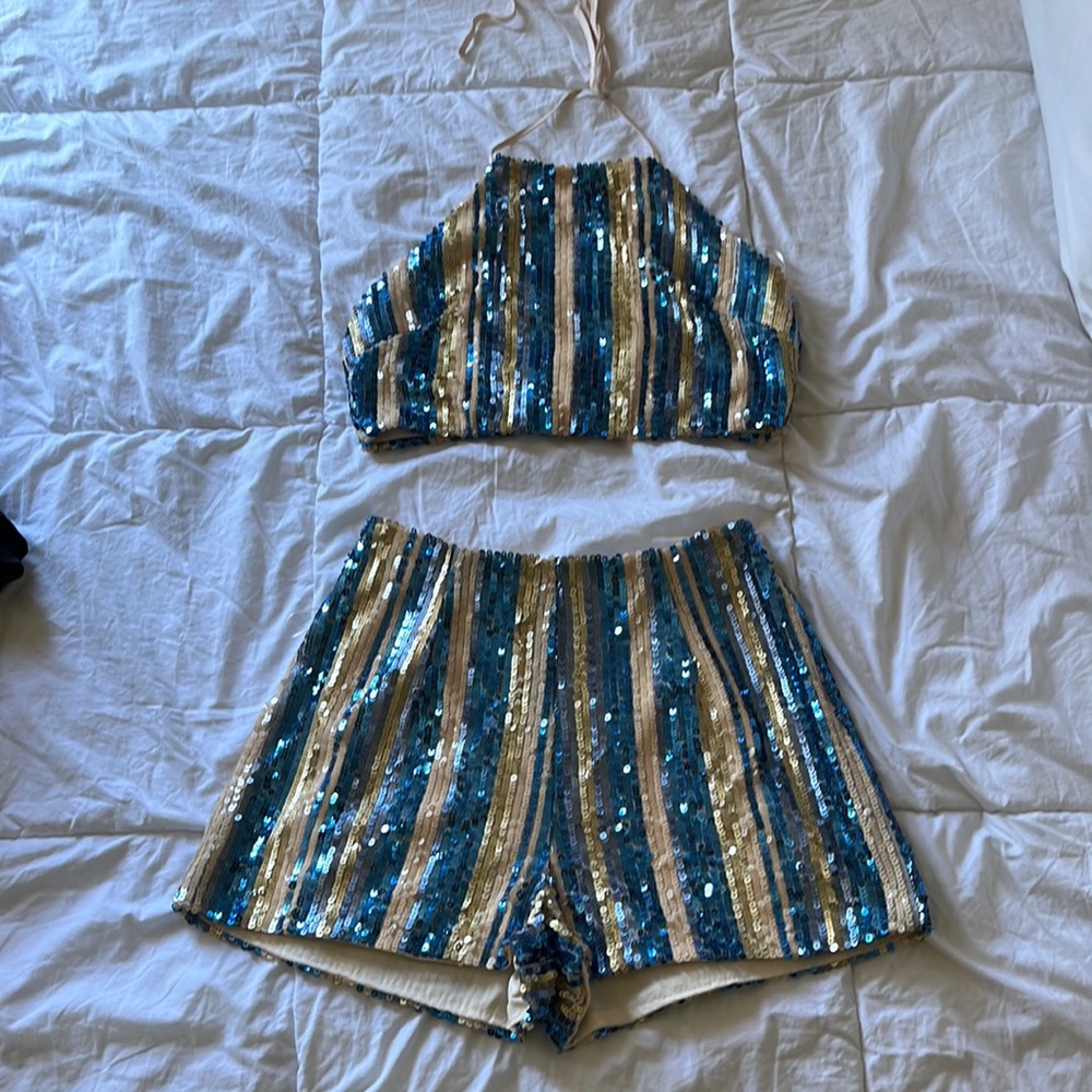 Worn once. Great condition.